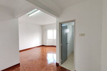 Freehold Sri Intan 2 Condo Newly Refurbished Unit For Sale