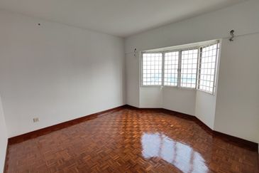 Freehold Sri Intan 2 Condo Newly Refurbished Unit For Sale