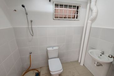 Freehold Sri Intan 2 Condo Newly Refurbished Unit For Sale