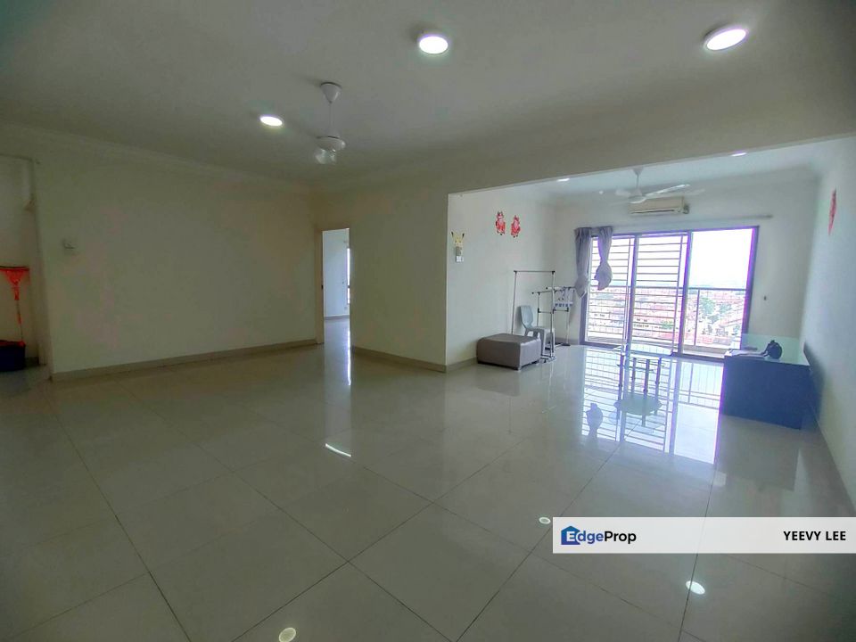 Paramount View Condo Spacious Unit 2 Carparks Walking Distance to LRT ...