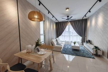 Lakefront Condominium | Emerald Hills @ Alam Damai