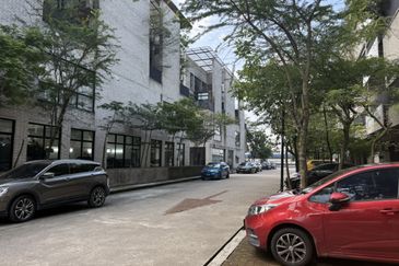 4-Storey Shop Office T6 Light Grey Sungai Buloh For Sale