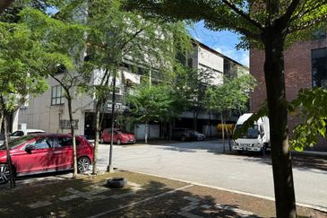 4-Storey Shop Office T6 Light Grey Sungai Buloh For Sale