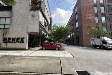 4-Storey Shop Office T6 Light Grey Sungai Buloh For Sale