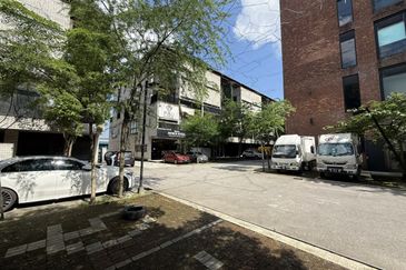 4-Storey Shop Office T6 Light Grey Sungai Buloh For Sale