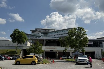 4-Storey Shop Office T6 Light Grey Sungai Buloh For Sale