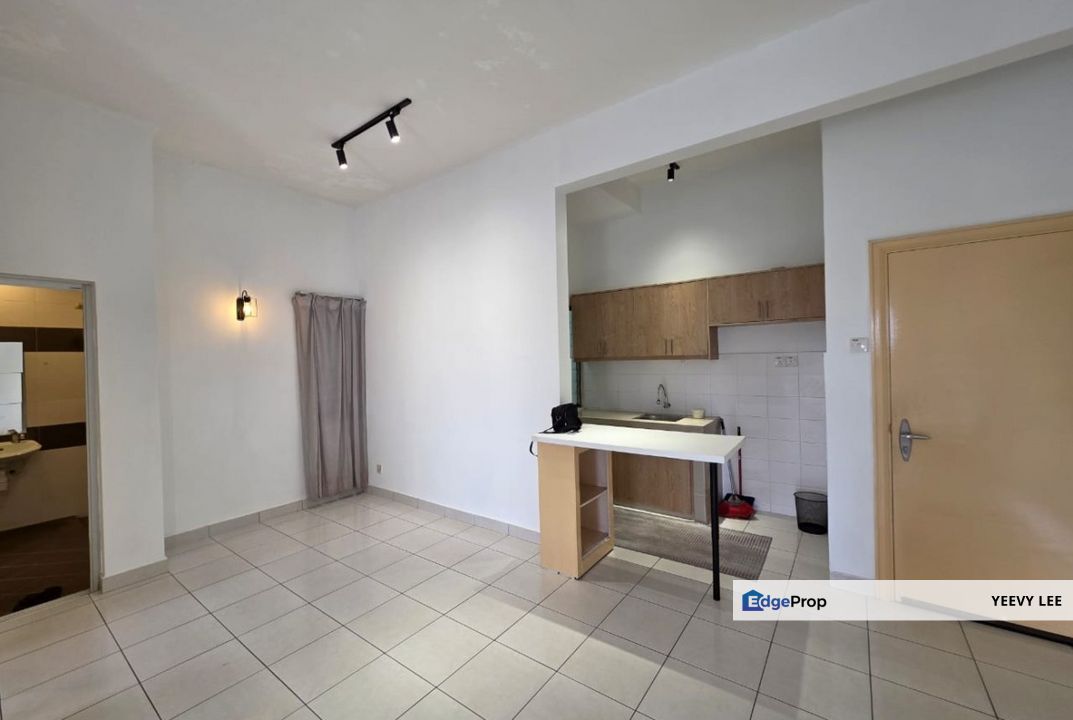 Pelangi Sentral Kota Damansara PJ Renovated Unit with Private Garden Short Walk to MRT, Selangor, Petaling Jaya