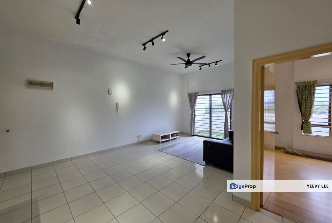 Pelangi Sentral Kota Damansara PJ Renovated Unit with Private Garden Short Walk to MRT, Selangor, Petaling Jaya