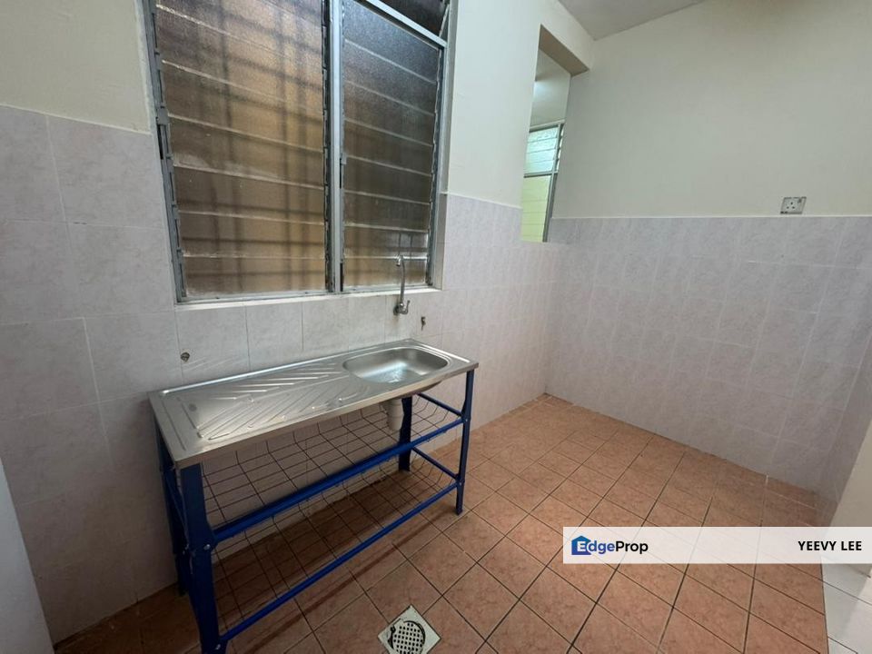 Sri Astana Apartment Batu Caves Well Kept Corner Unit For Sale, Selangor, Selayang