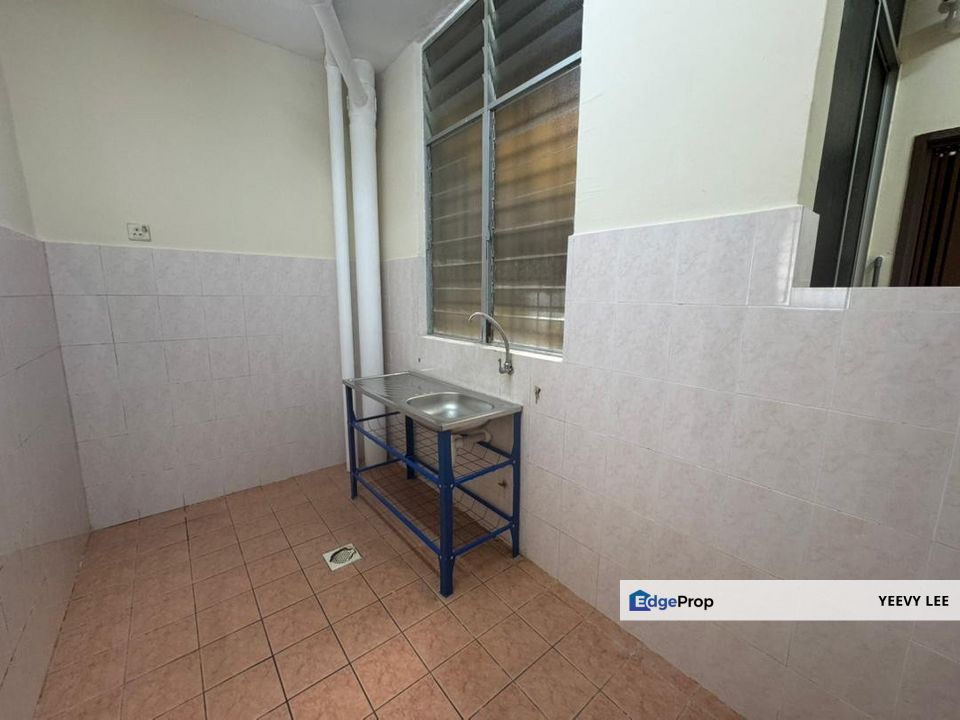 Sri Astana Apartment Batu Caves Well Kept Corner Unit For Sale, Selangor, Selayang