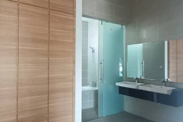 The Eastwell @ Eco Botanic —— Elegant Living IN A Prestigious Community !!