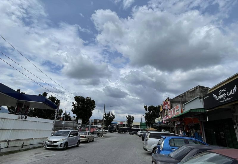 Between Pengkalan and Lahat Double Storey Shop For Sale 