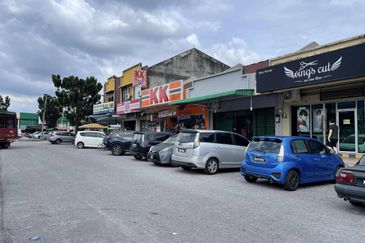 Between Pengkalan and Lahat Double Storey Shop For Sale 