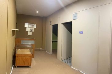 Persiaran Greenhill, Kampung Jawa