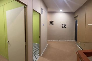 Persiaran Greenhill, Kampung Jawa