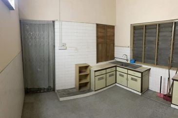 Persiaran Greenhill, Kampung Jawa