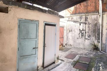 Persiaran Greenhill, Kampung Jawa