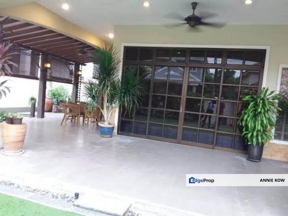 Double storey Bangalow house in Taman Golf for sale , Perak, Ipoh