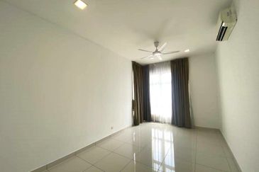 Royal Regent Sri Putramas III