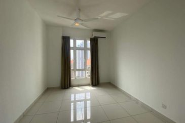 Royal Regent Sri Putramas III