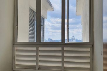 Royal Regent Sri Putramas III