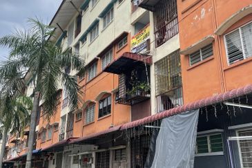 Panorama Lapangan Perdana Flat