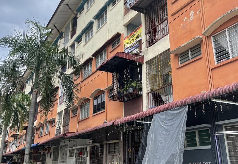 Panorama Lapangan Perdana Flat