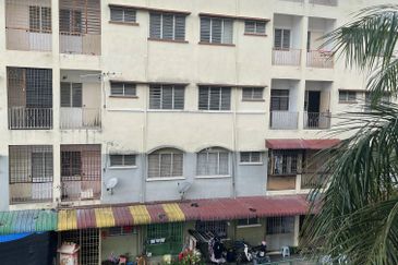 Panorama Lapangan Perdana Flat