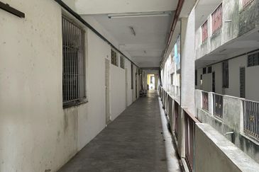 Panorama Lapangan Perdana Flat