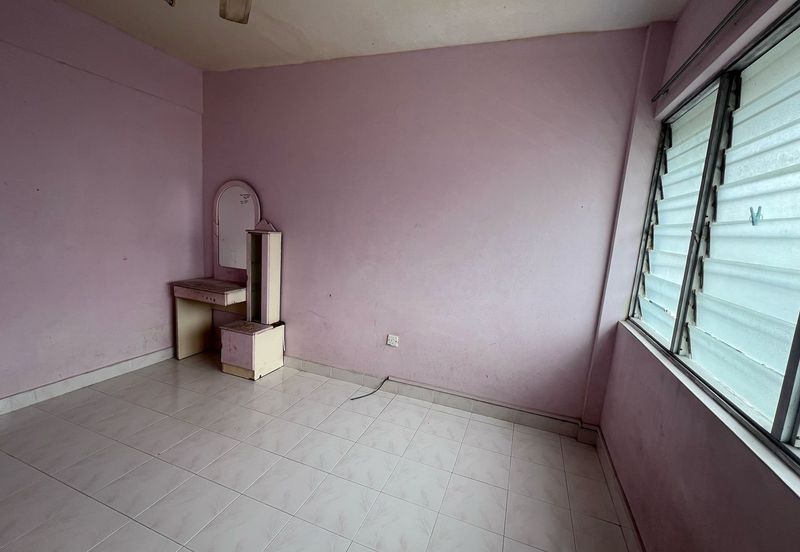 Taman Pinggiran Flat