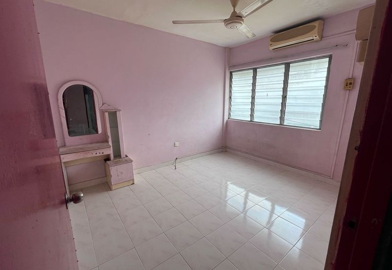 Taman Pinggiran Flat