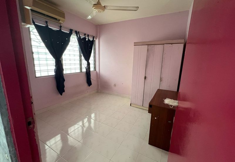 Taman Pinggiran Flat