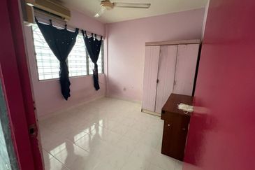 Taman Pinggiran Flat