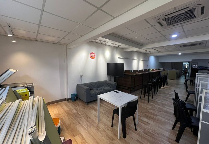 TAMAN BUNGA RAYA TBR OFFICE LVL 1 FOR RENT , RENOVATED 22X75 LONG SHOP OFFICE SETAPAK READY TO MOVE IN 