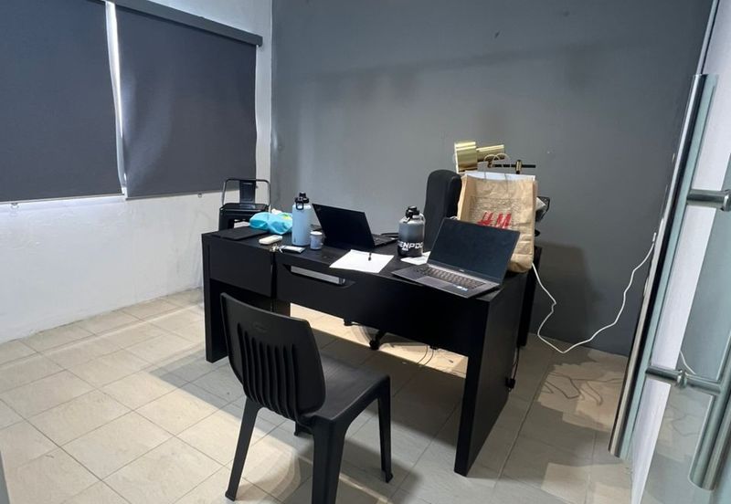 TAMAN BUNGA RAYA TBR OFFICE LVL 1 FOR RENT , RENOVATED 22X75 LONG SHOP OFFICE SETAPAK READY TO MOVE IN 