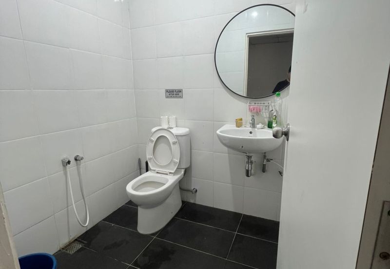 TAMAN BUNGA RAYA TBR OFFICE LVL 1 FOR RENT , RENOVATED 22X75 LONG SHOP OFFICE SETAPAK READY TO MOVE IN 