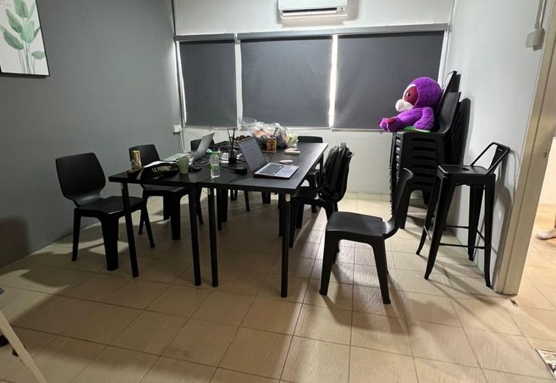 TAMAN BUNGA RAYA TBR OFFICE LVL 1 FOR RENT , RENOVATED 22X75 LONG SHOP OFFICE SETAPAK READY TO MOVE IN 