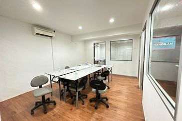 FACING MAIN ROAD JALAN GENTING KLANG ROAD SHOP OFFICE FOR RENT LVL 1 SETAPAK NEXT TO PV128 PV 126 METRO 