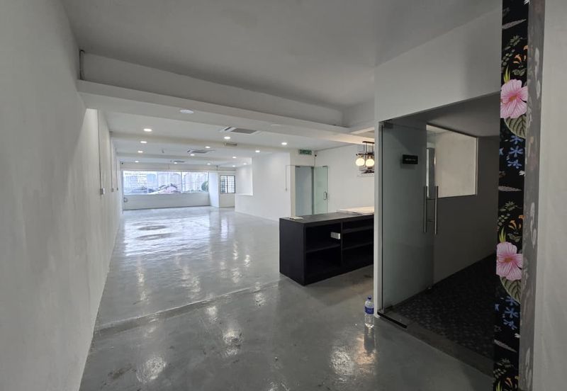 TAMAN BUNGA RAYA TBR OFFICE LVL 1 FOR RENT , RENOVATED 22X75 LONG SHOP OFFICE SETAPAK READY TO MOVE IN 