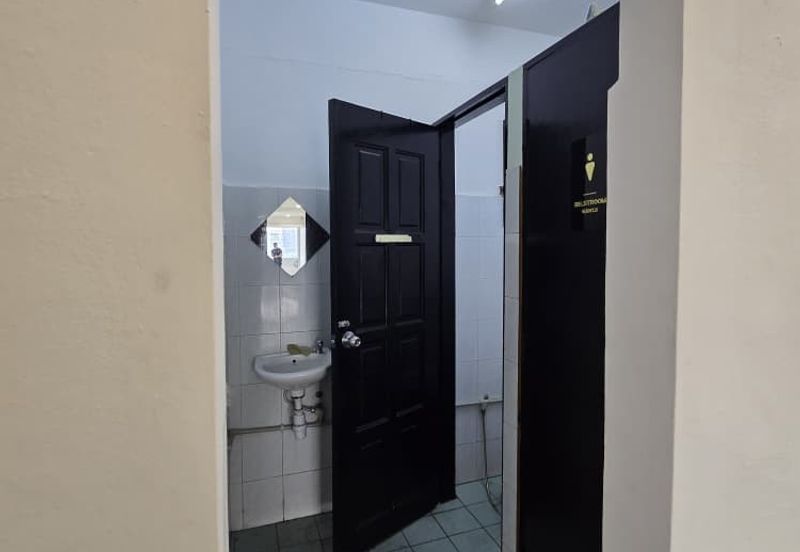 TAMAN BUNGA RAYA TBR OFFICE LVL 1 FOR RENT , RENOVATED 22X75 LONG SHOP OFFICE SETAPAK READY TO MOVE IN 