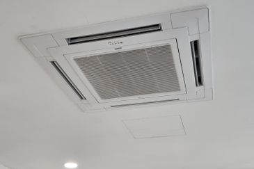 TAMAN BUNGA RAYA TBR OFFICE LVL 1 FOR RENT , RENOVATED 22X75 LONG SHOP OFFICE SETAPAK READY TO MOVE IN 