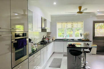 Jalan Bukit Rahman Putra