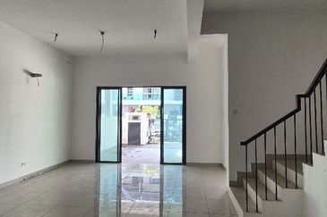 Double Storey Terrace House Intermediate in Puchong for sale