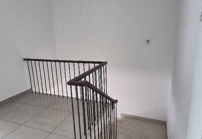 Double Storey Terrace House Intermediate in Puchong for sale