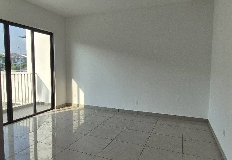 Double Storey Terrace House Intermediate in Puchong for sale