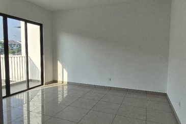 Double Storey Terrace House Intermediate in Puchong for sale