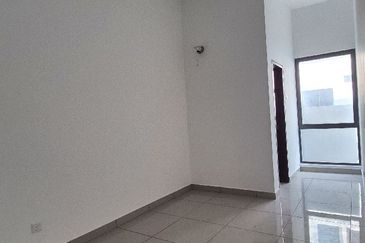 Double Storey Terrace House Intermediate in Puchong for sale