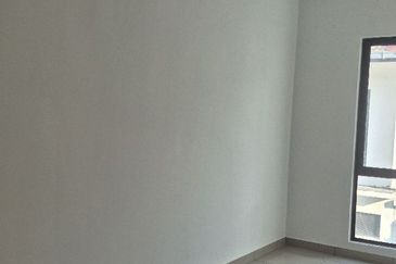 Double Storey Terrace House Intermediate in Puchong for sale