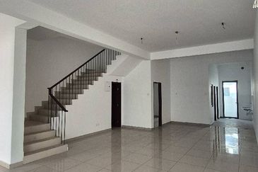 Double Storey Terrace House Intermediate in Puchong for sale