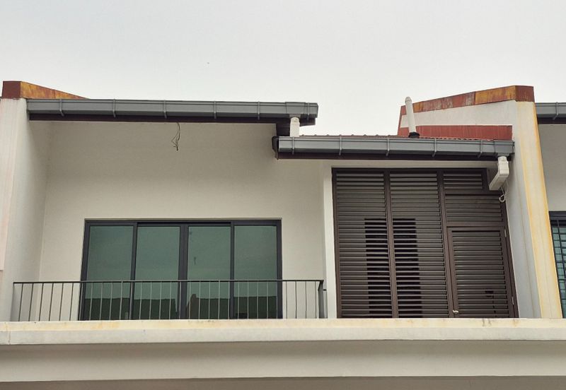Double Storey Terrace House Intermediate in Puchong for sale